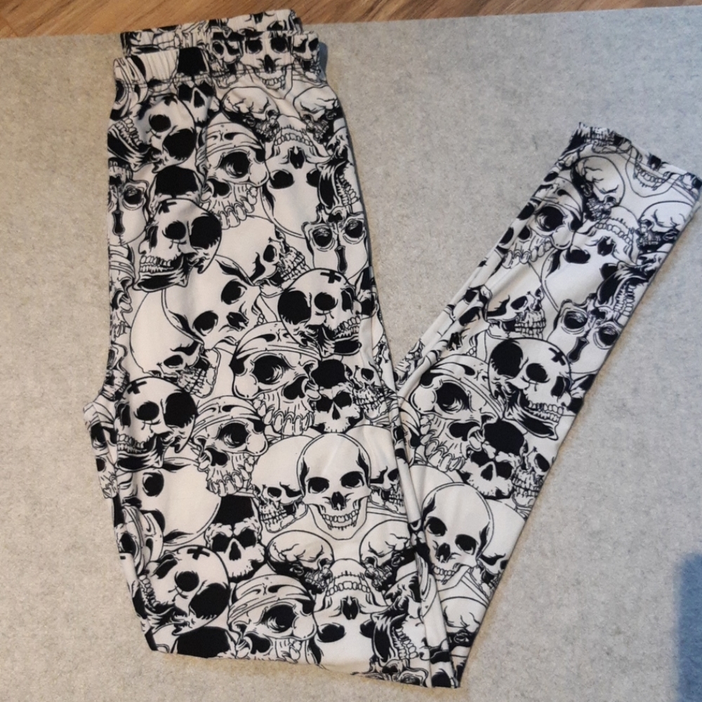 Kyra skull stretchy leggings - one size.